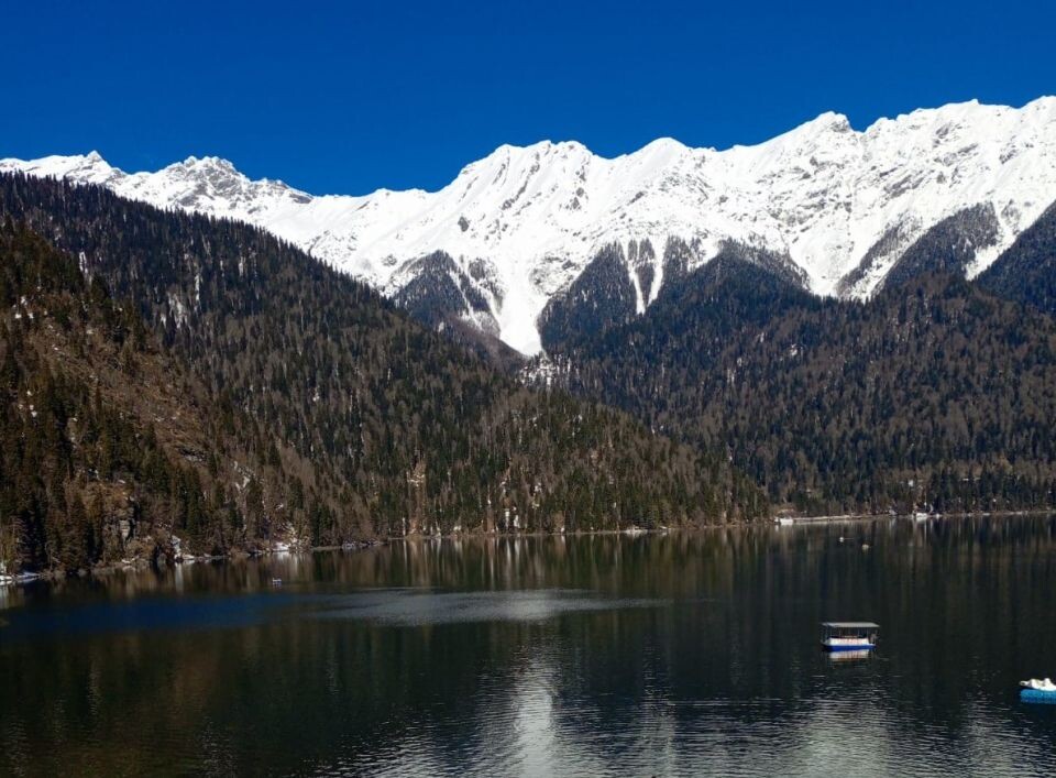    Абхазия. Озеро Рица.. Источник: Олеся Веселкова/"Толк"