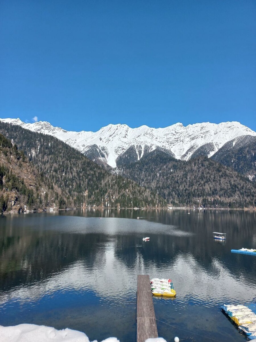    Абхазия. Озеро Рица.. Источник: Олеся Веселкова/"Толк"