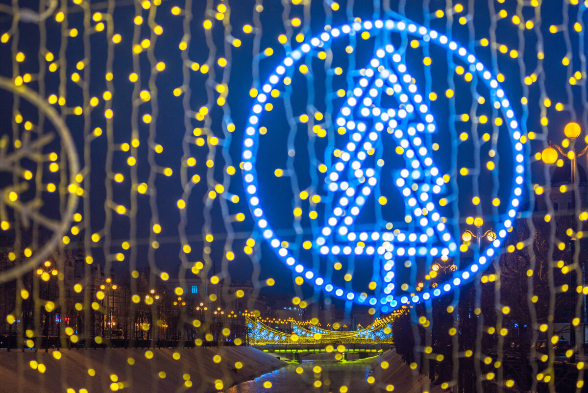 Пиротехника, гирлянды и прочие новогодние атрибуты порой становятся причиной пожаров и серьезных травмФото: © Владимир Васильев / «Татар-информ»