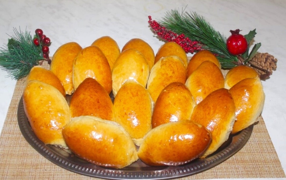 Сдобные пирожки с начинкой из моркови.