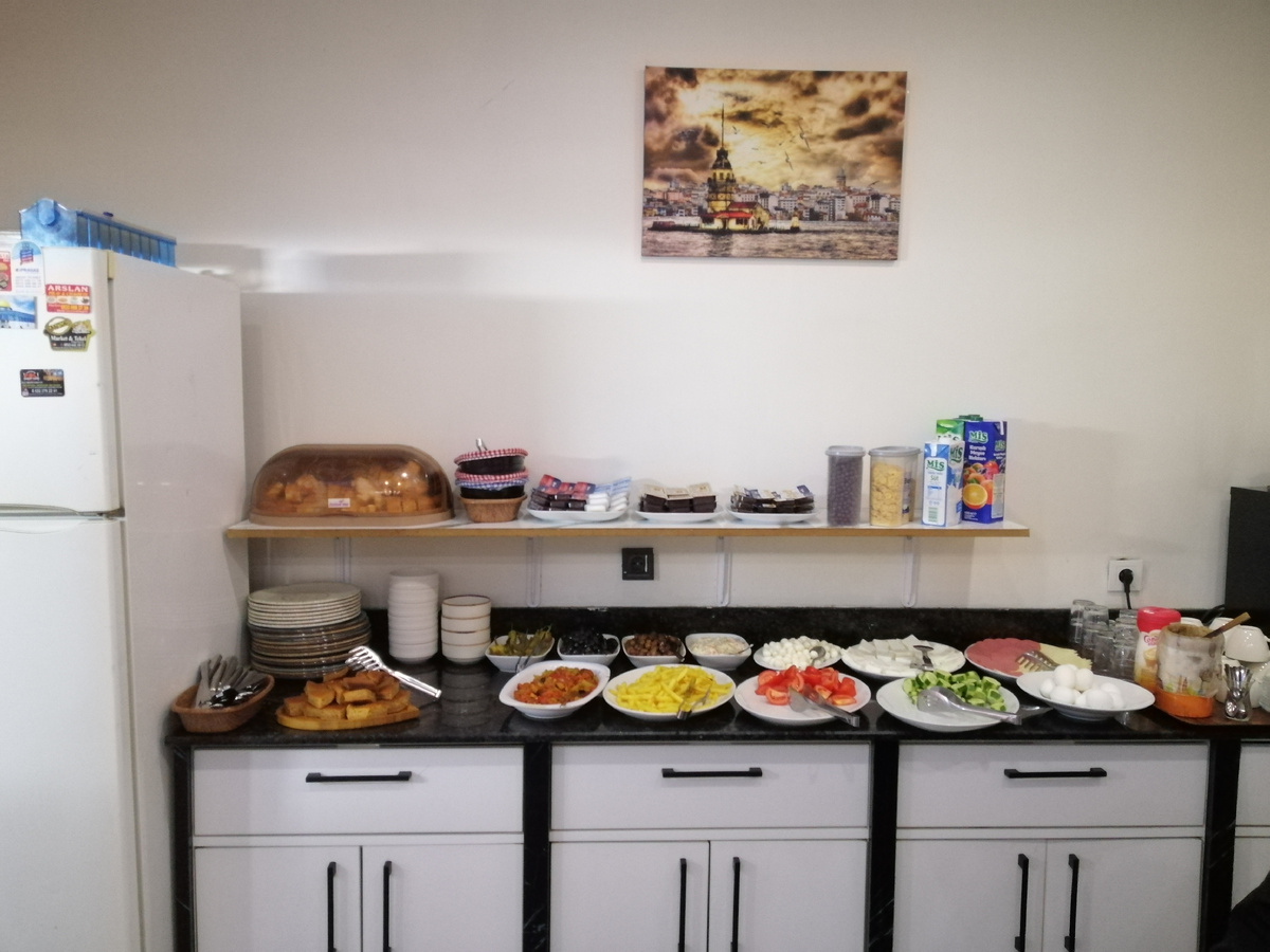 Отель Mayza: завтрак по принципу шведского стола