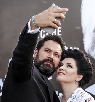    Звезды Ильдар Абдразаков и Хибла Герзмава - участники новогодних концертов. С ними настроение точно будет праздничным. / Фото: предоставлено организаторами концертов