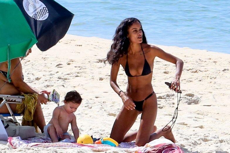    Источник: BACKGRID, JUCE | Венсан Кассель и Нара Баптиста в Рио-де-Жанейро, декабрь 2025 г.