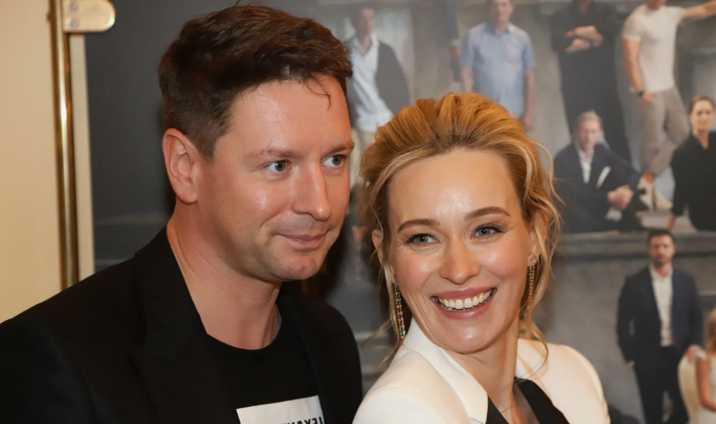 на фото Анастасия Панина и Владимир Жеребцов 