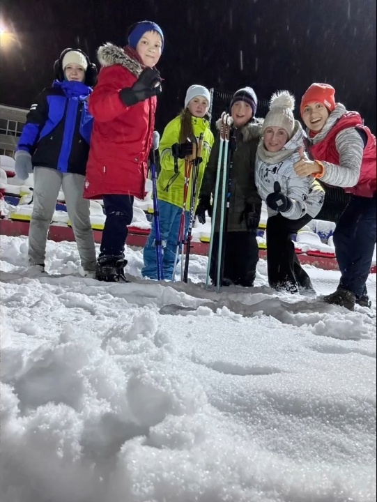 После одной из первых тренировок семейной группы клуба «Ноги в руки»