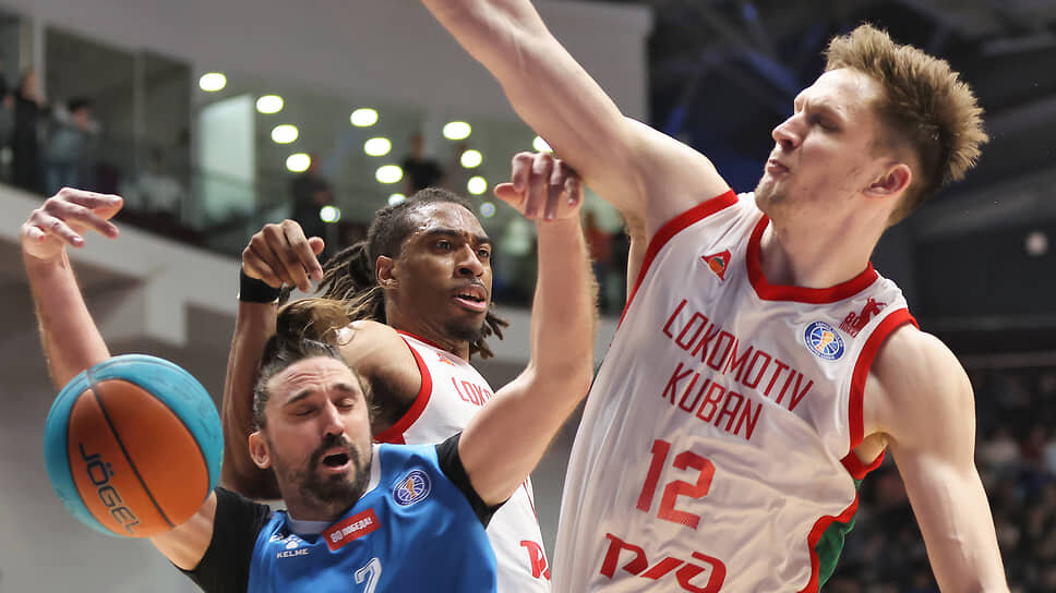 Центровой «Локомотива-Кубани» Кирилл Елатонцев (№12) дважды, в 2024 и 2025 годах, признавался лучшим молодым игроком Единой лиги ВТБ.📷Фото: Валентина Певцова / Коммерсантъ