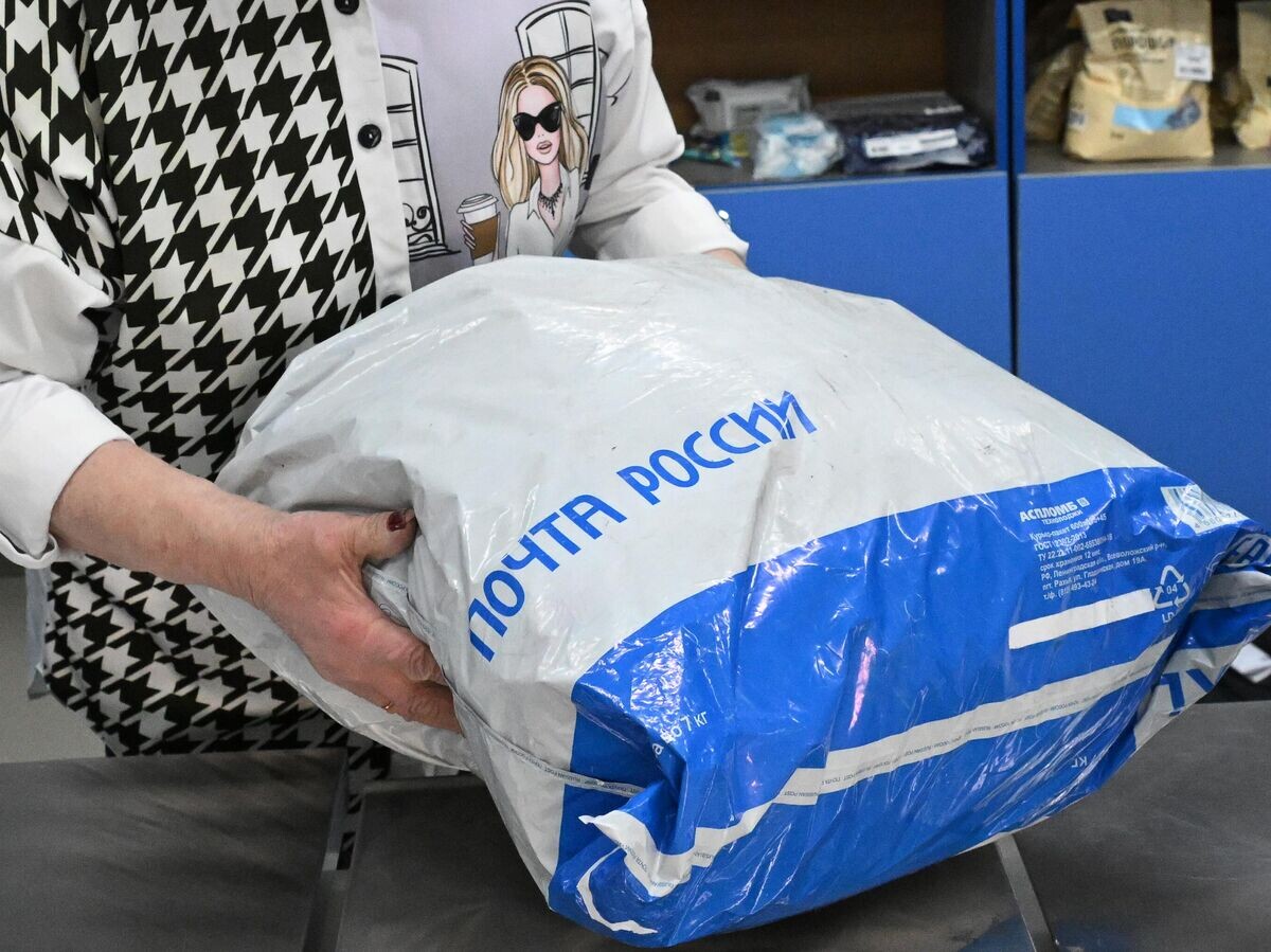    Сотрудница отделения Почты России | © РИА Новости / Илья Наймушин