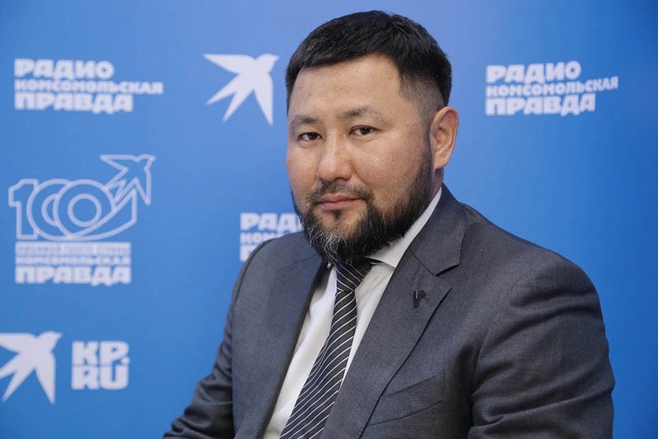    Мэр Якутска Григорьев вылил подаренный ему дорогой алкоголь в раковину Андрей МИНАЕВ