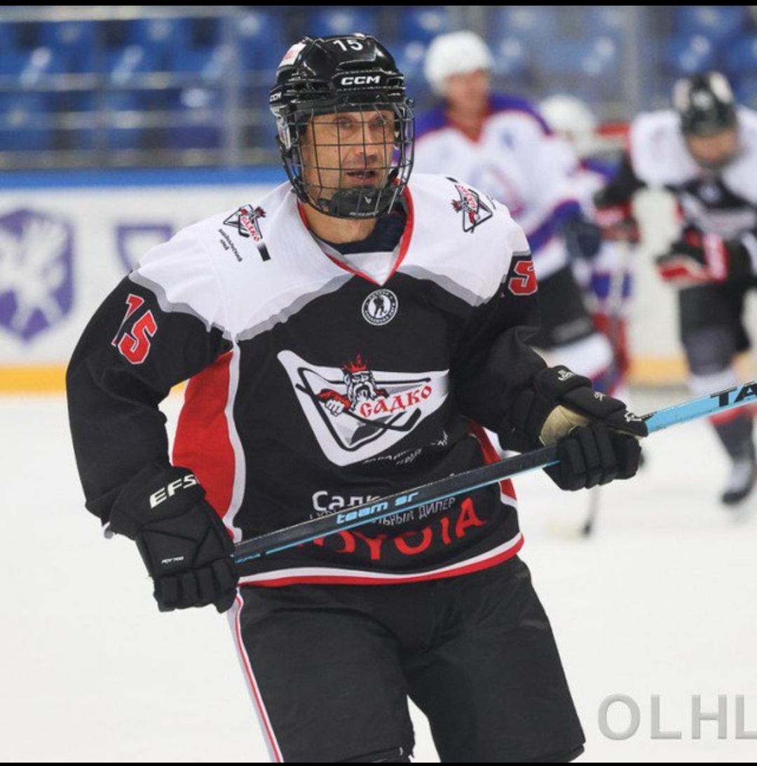 В хоккей всё-таки играют настоящие мужчины. Фото автора.