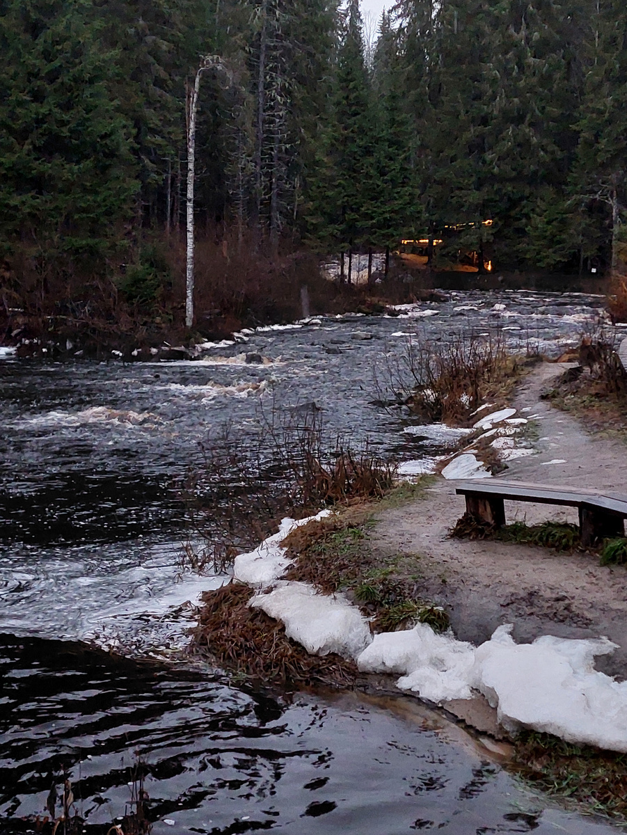 Каскад водопадов реки Иийоки. Фото автора. →