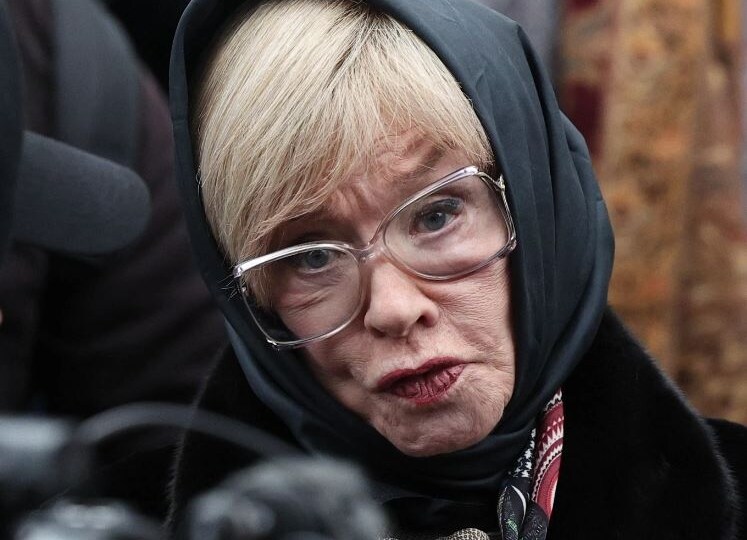 Когда от взрослой дочери ждут постоянного дежурства рядом с сильной и непростой матерью: история Веры Алентовой и Юлии Меньшовой