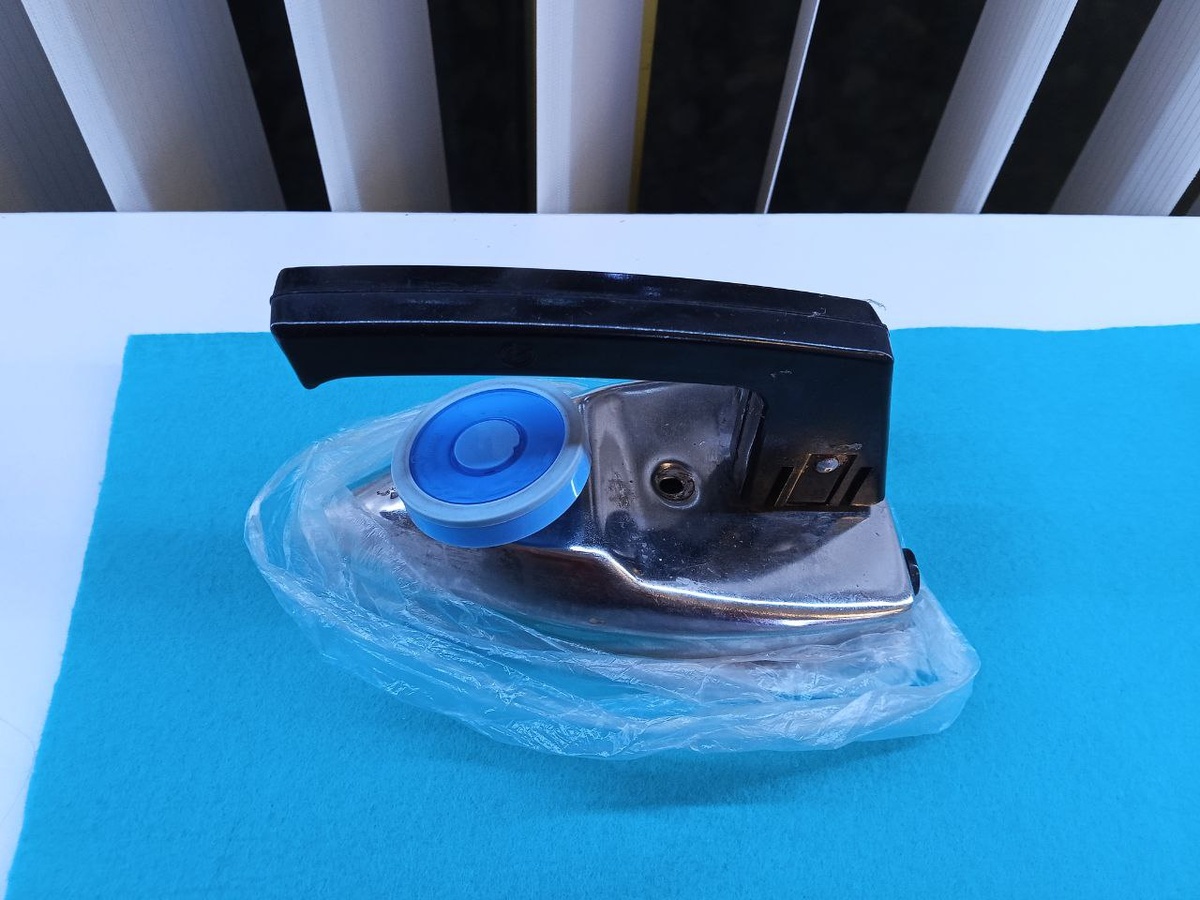 Фото советского дорожного утюжка, который принесли на реконструкцию ручки-регулятора.