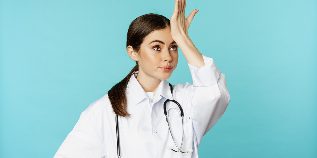 Профессиональная зависть среди врачей: почему в медицинской среде о ней не говорят и к чему это приводит