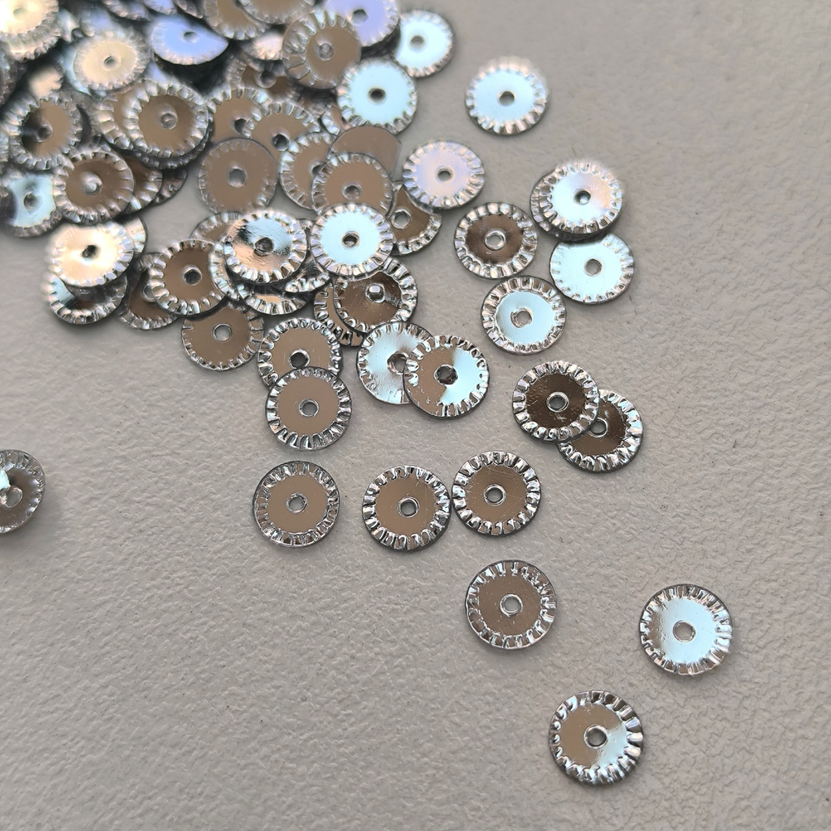 Пайетки 6мм. Фото автора Яна Люкс Самоцветы. 