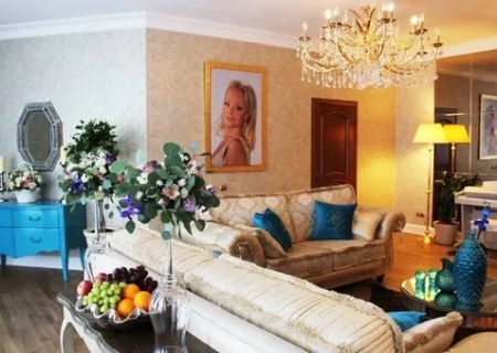    Долина съехала из квартиры Лурье