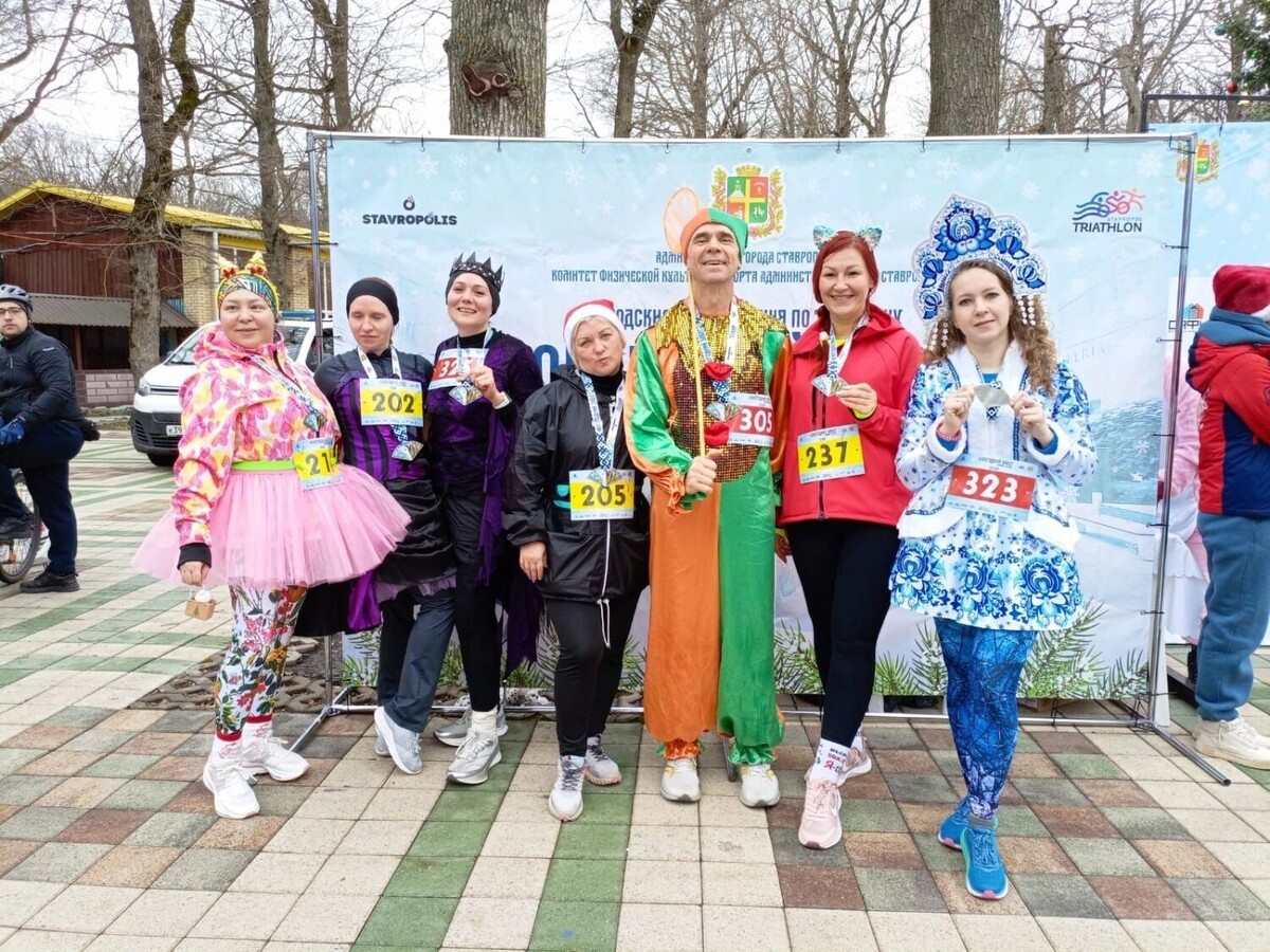    На фото с забега попали различные участники, часть из них была в забавных костюмах   vk.com/stav_tri