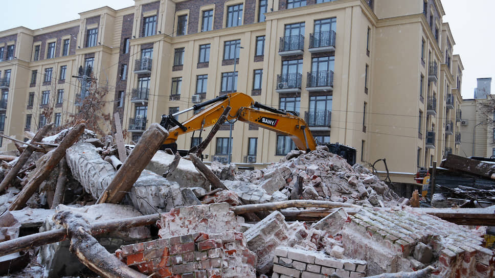 Инвестор начал расчищать участок под строительство отеля.📷Фото: Андрей Репин / Коммерсантъ