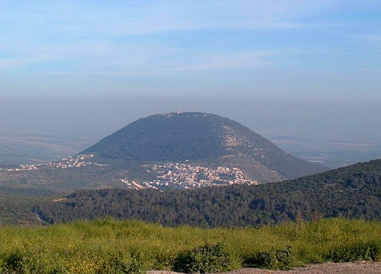 Гора Фавор около Назарета, Галилея, место Нагорной Проповеди. 