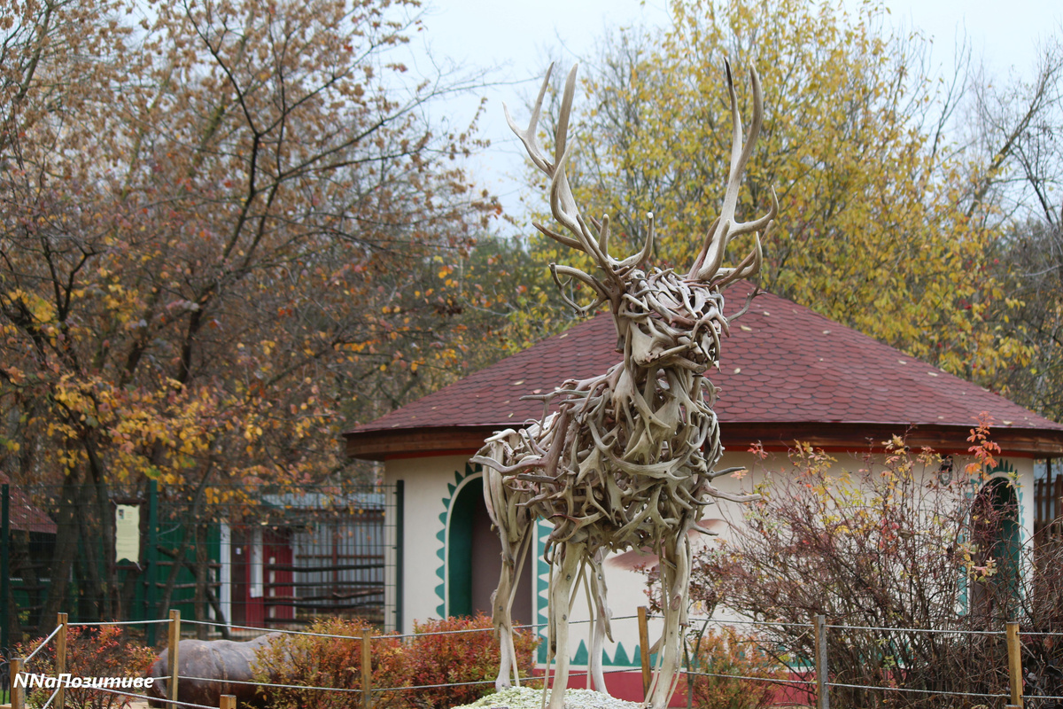 Скульптура из оленьих рогов
