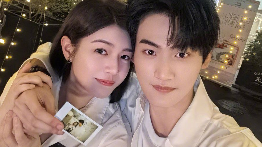 Мишель Чэнь и Чжоу Кэюй в дораме "Поймать бабочку". Китай, 2025. Режиссёры Хуань Тэньцзэнь, Юй Бо. Производство QQ (Tensent)