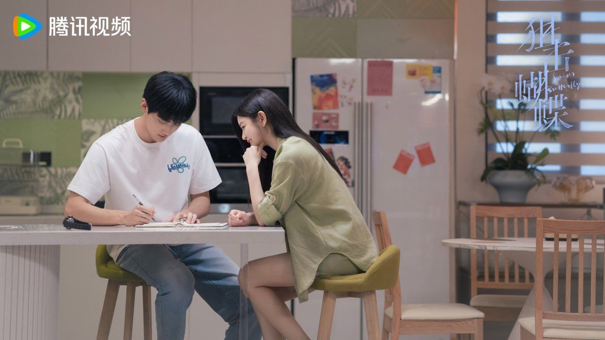 Промоматериалы дорамы "Поймать бабочку". Китай, 2025. Режиссёры Хуань Тэньцзэнь, Юй Бо. Производство QQ (Tensent)