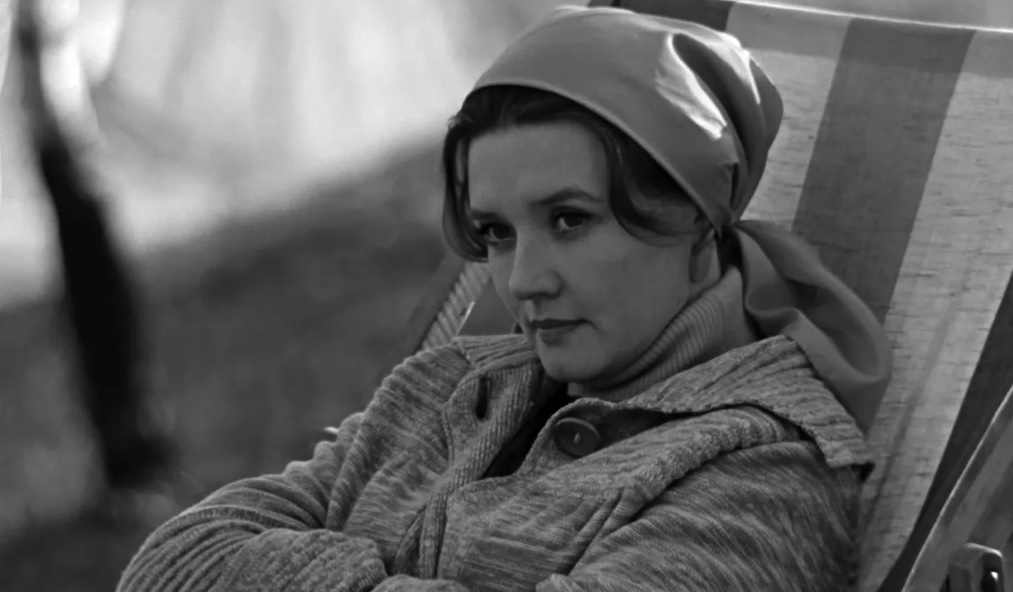 Вера Алентова в фильме "Москва слезам не верит"