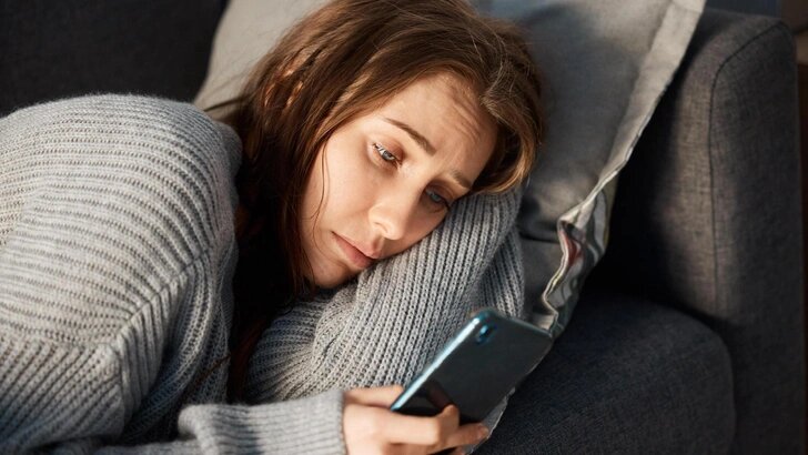 "Хотела легких отношений, но после близости привязалась к мужчине. А он пропал. Стоит ли выходить на разговор?"