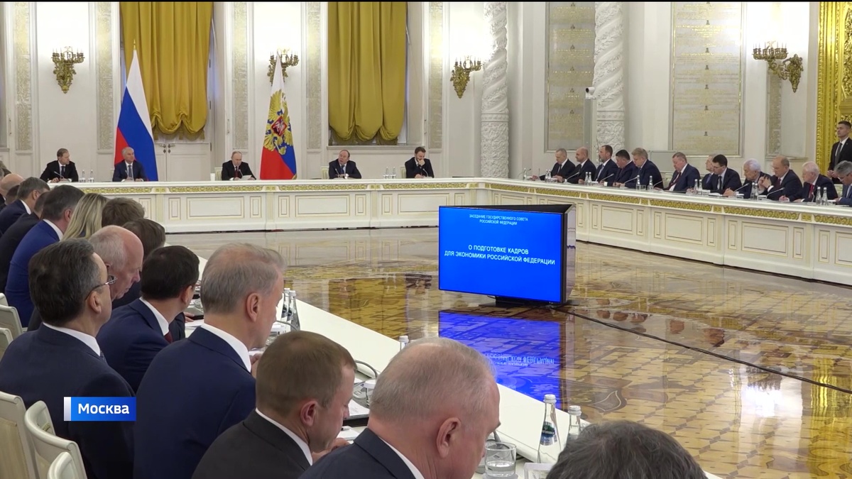    Радий Хабиров принял участие в заседании Госсовета России под председательством Владимира Путина