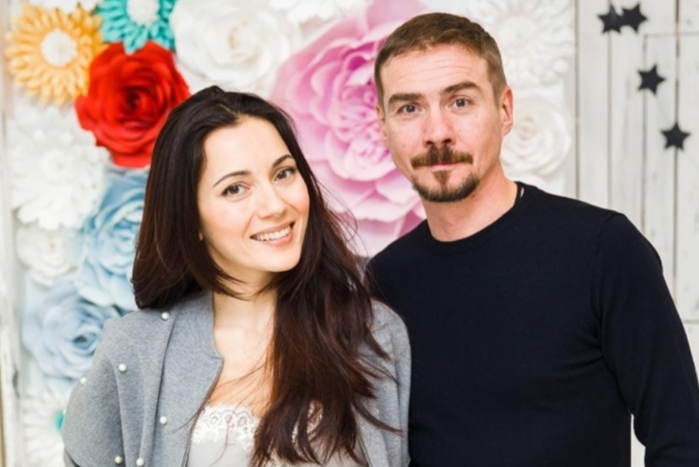 Денис с женой