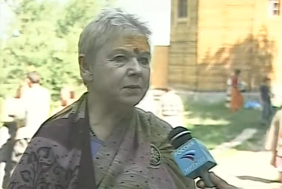 Расма даёт интервью местному телеканалу, 2013 год. Источник: SiBirize