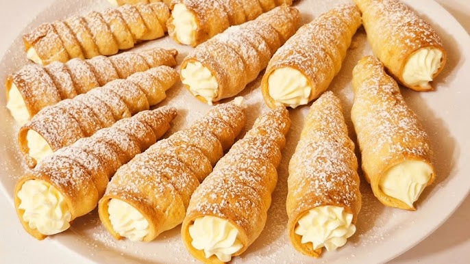 Хрустящие трубочки с воздушным кремом из слоёного теста: любимый рецепт для аэрогриля