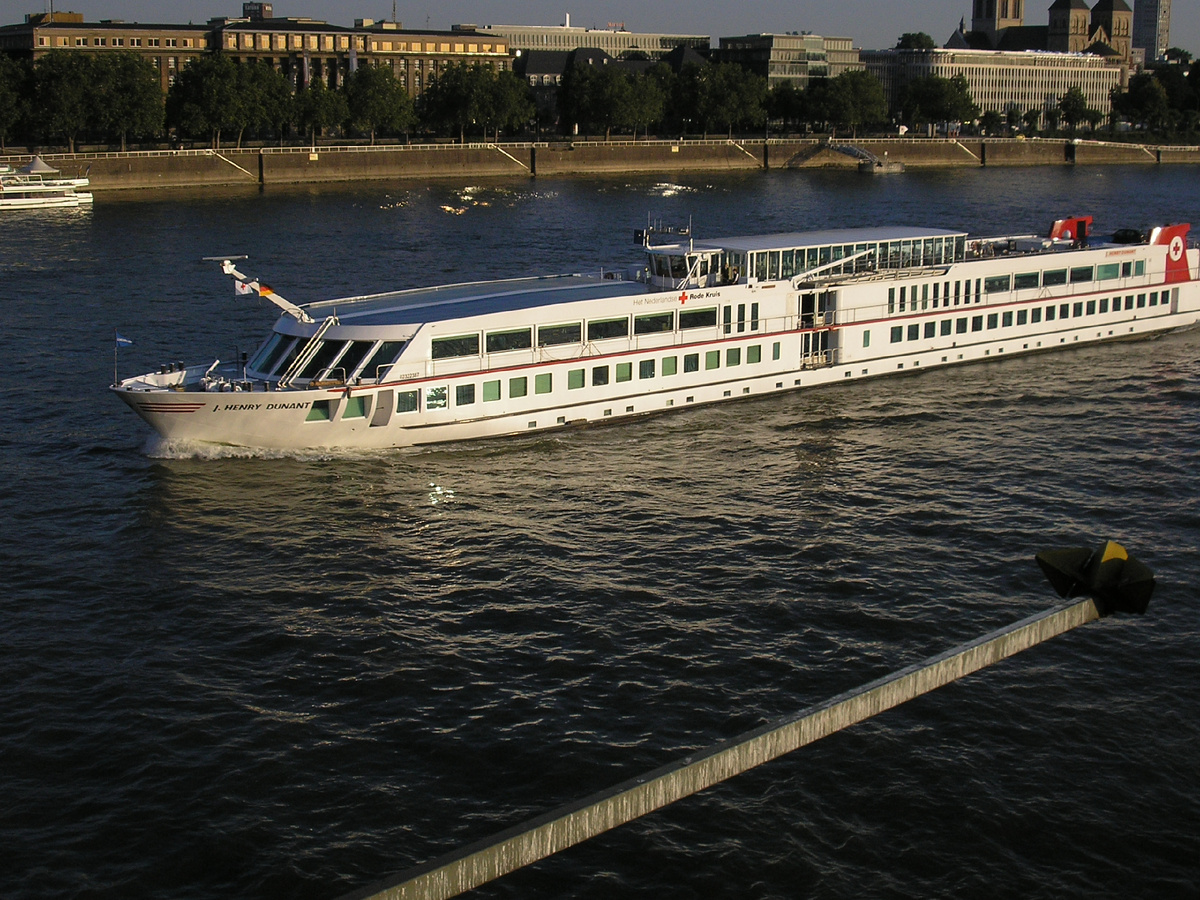 J. Henry Dunant постройки 1996 года, источник фото: https://commons.wikimedia.org/wiki/File:J._Henry_Dunat,_Keulen.jpg