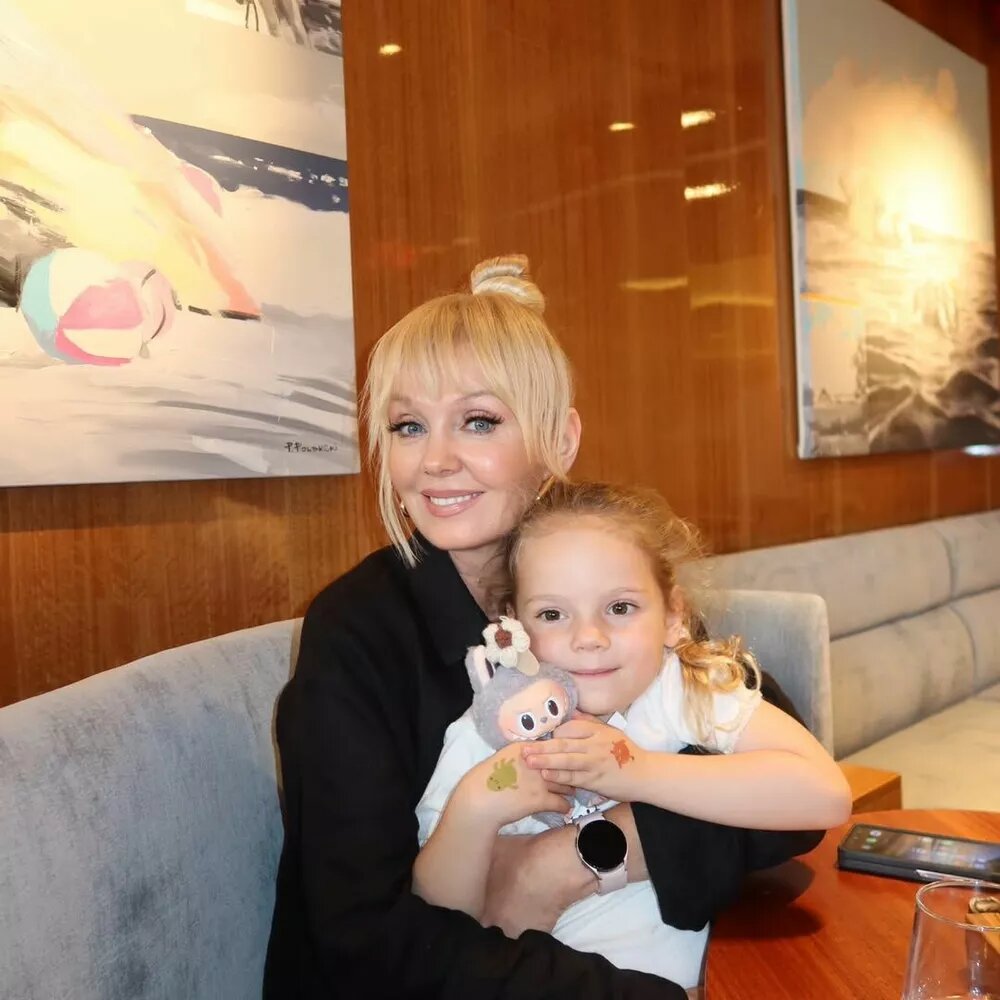 Валерия с внучкой📷
