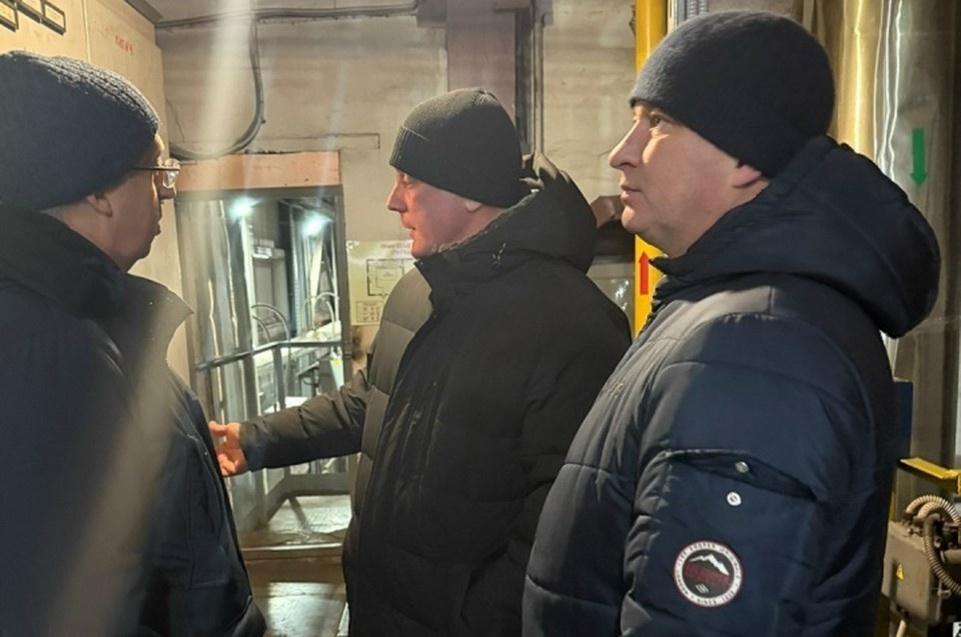    Градоначальник Василий Сизиков выезжал на котельную. Фото: Василий Сизиков во «ВКонтакте»