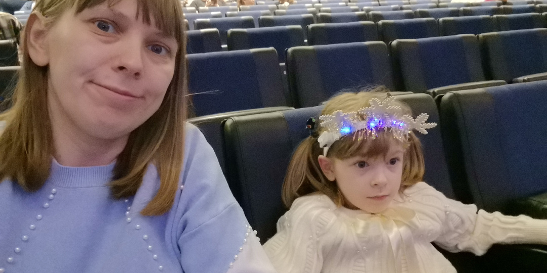 Что не день, то праздник. 😁 Утренник в саду и "елка" в БКЗ Октябрьский.