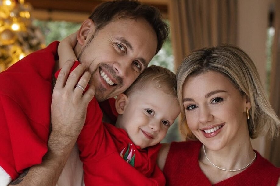     «Моя любовь»: Юлианна Караулова показала редкие фото с мужем и сыном по важному поводу