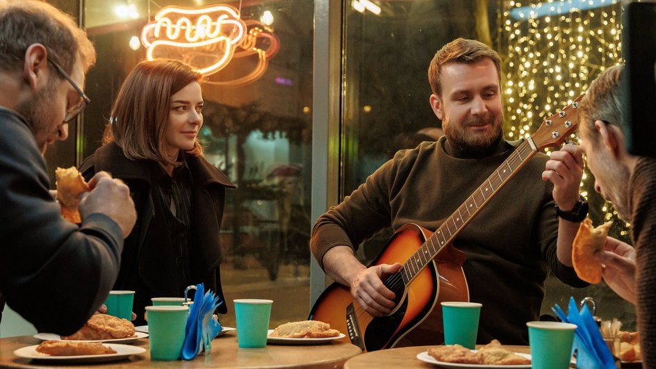 А как вам это день рождения в чебуречной? Фото Яндекс.Картинки?