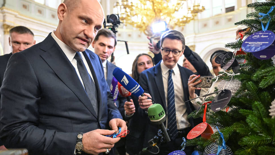 Полпред президента Артем Жога обещал исполнить четыре желания.📷Фото: Дмитрий Азаров / Коммерсантъ