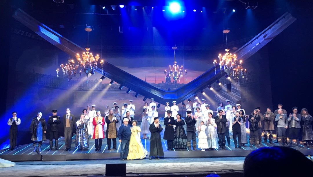 Финал спектакля 25 декабря 2025 года. Фотография  из моего архива