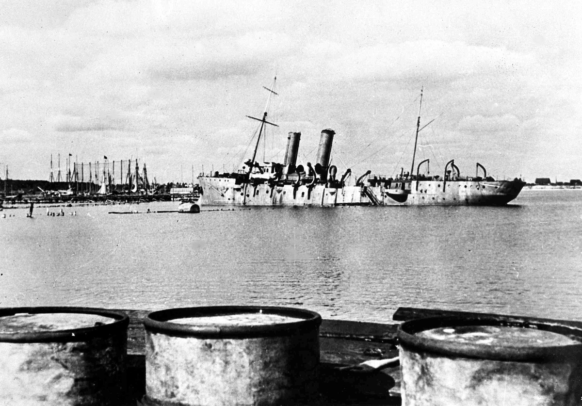 Фото: ASSOCIATED PRESS/TASS/Эстония. Таллин. Порт разрушен. 19.11.1941