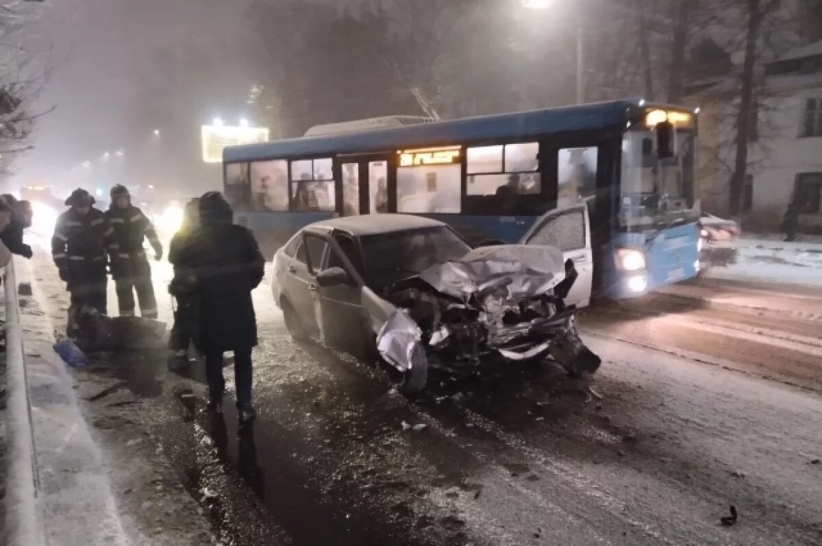    В серьёзном ДТП на Петербургском шоссе в Твери пострадали три человека