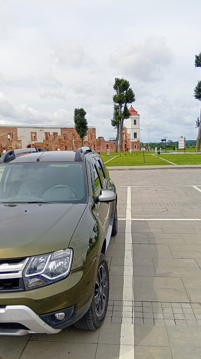 У Гольшанского замка. Фото из личного архива автора.