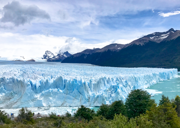 Ледяной исполин – гигантская глыба льда, которая движется