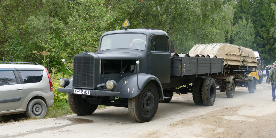 Дизельный грузовой "Мерседес" полутяжелого класса