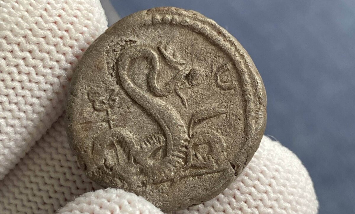 Монета со змеём демоном императора Адриана. Из коллекции автора