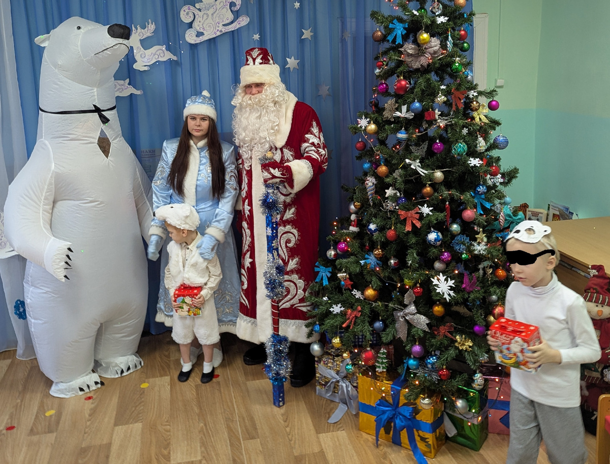 Два типа медведей - к кому успела доставка, и к кому нет