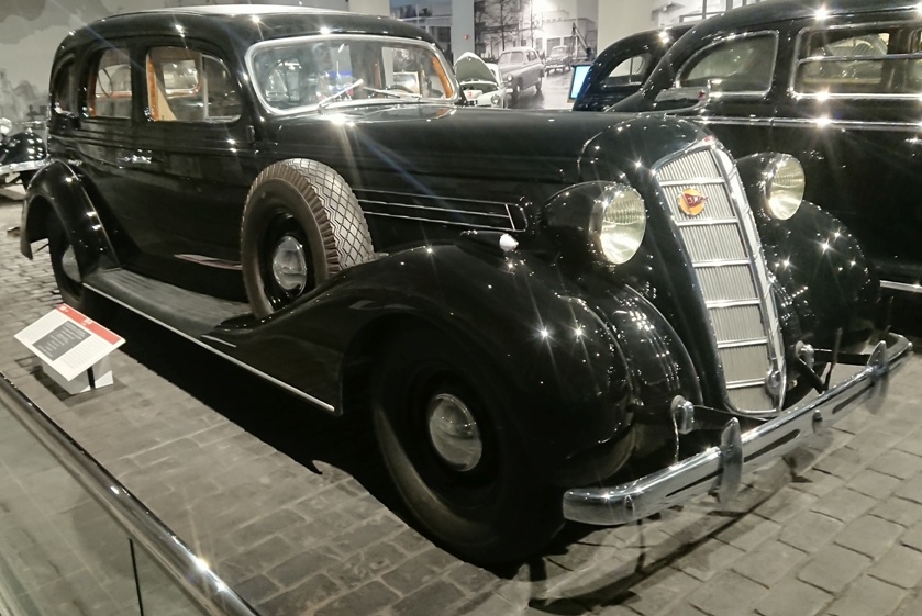 ЗИС-101 в Музее УГМК (г. Верхняя Пышма). Фото отсюда: commons.wikimedia.org Автор фото: Стас Козловский