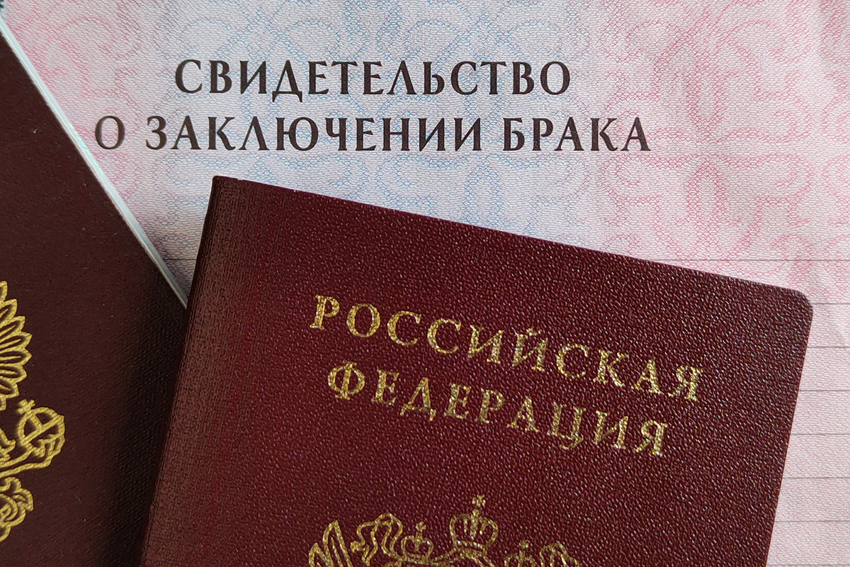 Studenkova / Shutterstock / FOTODOM📷Для оформления развода понадобятся документы, подтверждающие личность и факт заключения брака