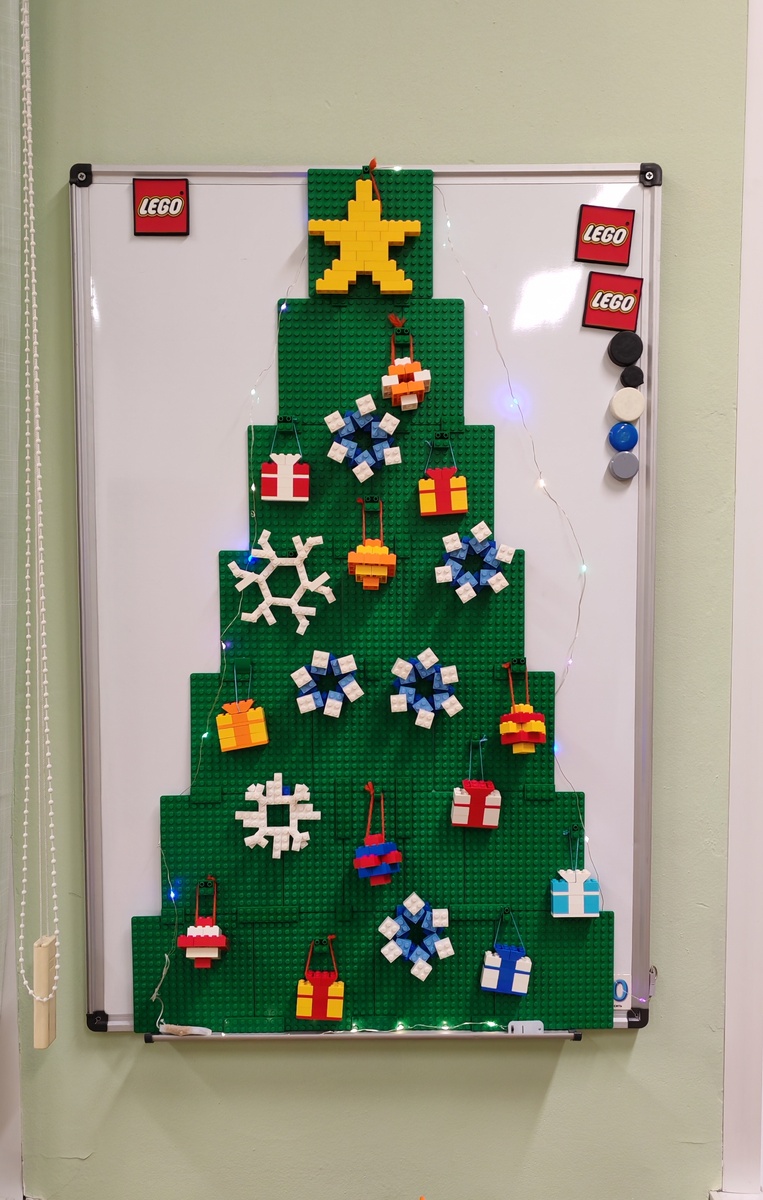 Новогодняя ёлка из Лего