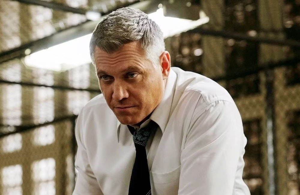     Холт Маккэллани, кадр из сериала «Охотник за разумом» (2017-2019)